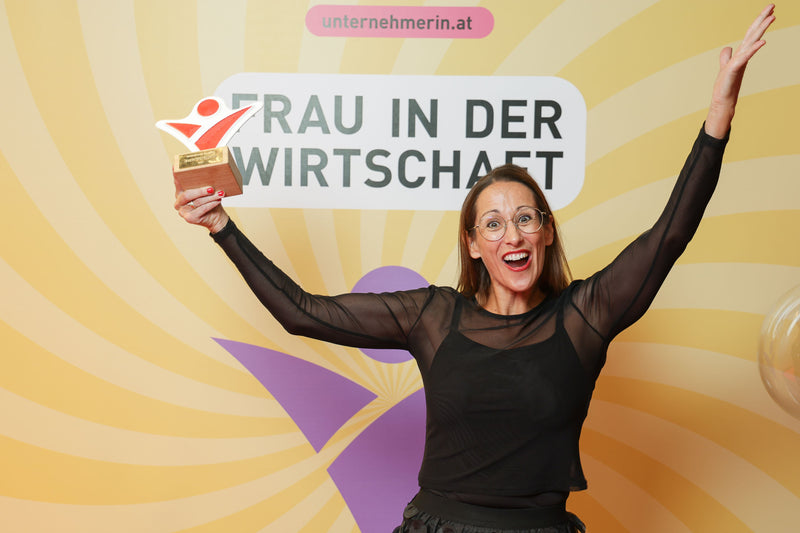 Verena Ulrich-Hollerer wurde von Frau in der Wirtschaft Steiermark als „Unternehmerin des Jahres 2026“ in der Kategorie „Beste Gestalterin“ ausgezeichnet! 